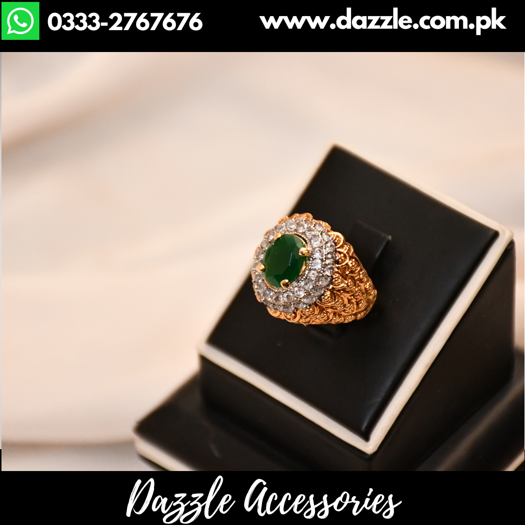 Emerald green Gold Look Ladies Ring