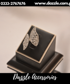 Stylish zirconia silver ring