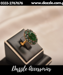Captivating green  Gem ring