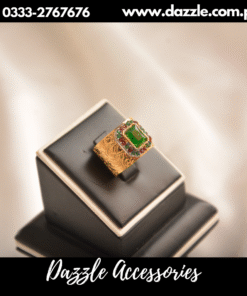 Elegant green  gold Band ring