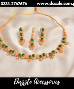 Inspiring green golden carat set