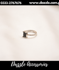 Single stone black ring