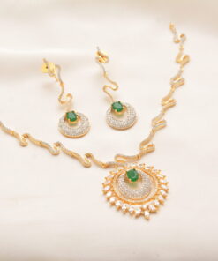 opulent emerald zircon set