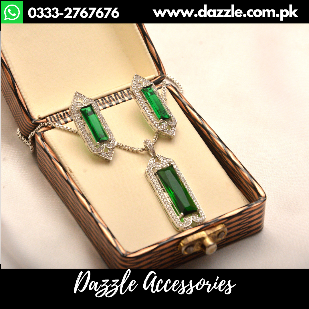 Emerald Green Silver Pendant with Stud Earrings